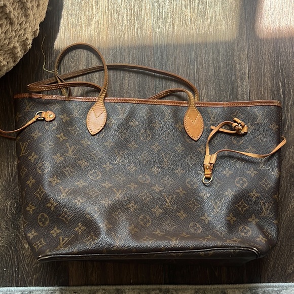 Louis Vuitton Neverfull MM - Picture 4 of 14